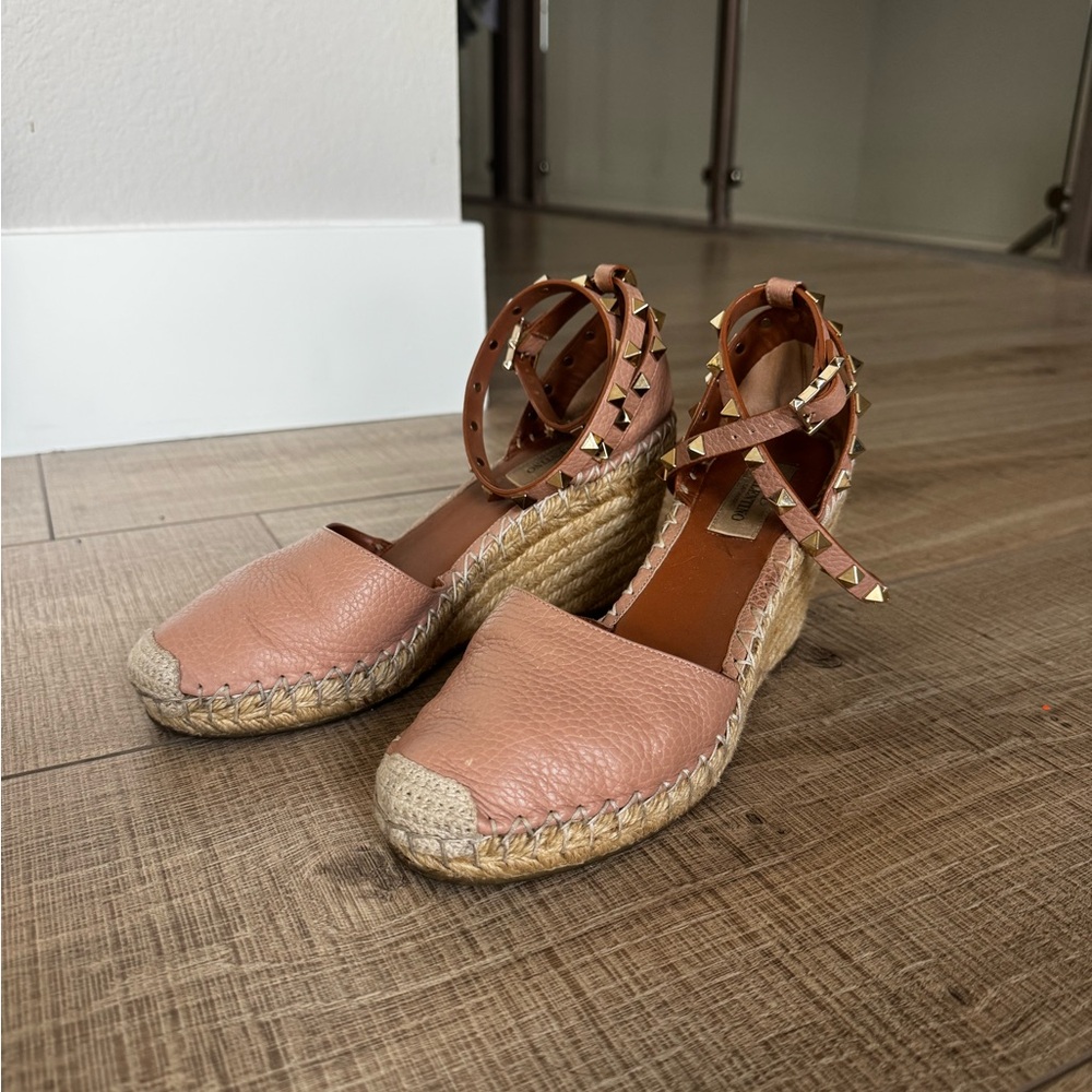 Valentino Garavani Rockstud Wedge Espadrilles - Picture 2 of 9